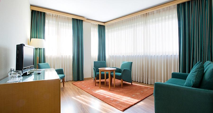 Holiday Inn Express Logrono Rioja By Ihg Exterior photo