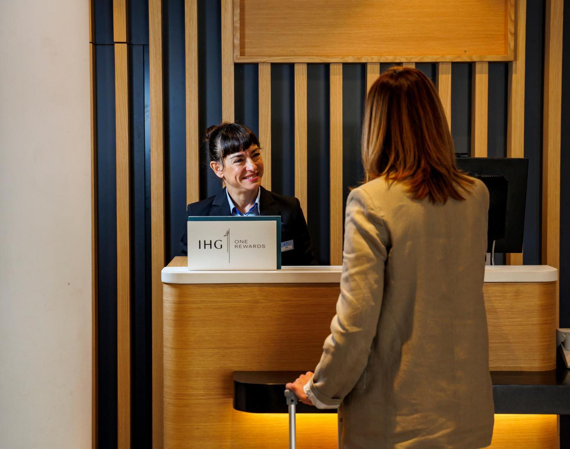 Holiday Inn Express Logrono Rioja By Ihg Exterior photo