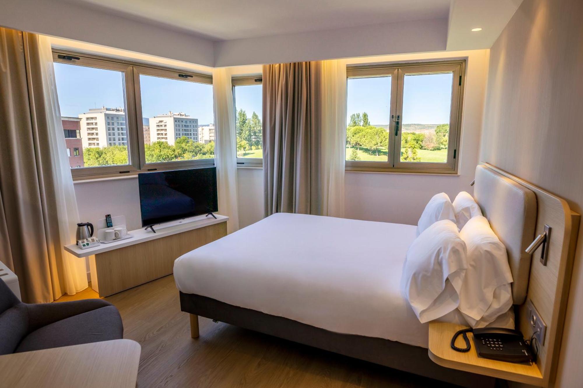 Holiday Inn Express Logrono Rioja By Ihg Exterior photo