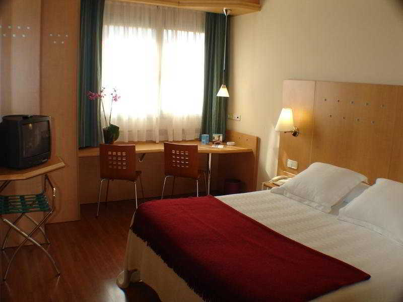 Holiday Inn Express Logrono Rioja By Ihg Exterior photo